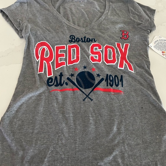 Boston Red Sox Gray V-Neck T-Shirt NWT SZ M - Picture 5 of 5